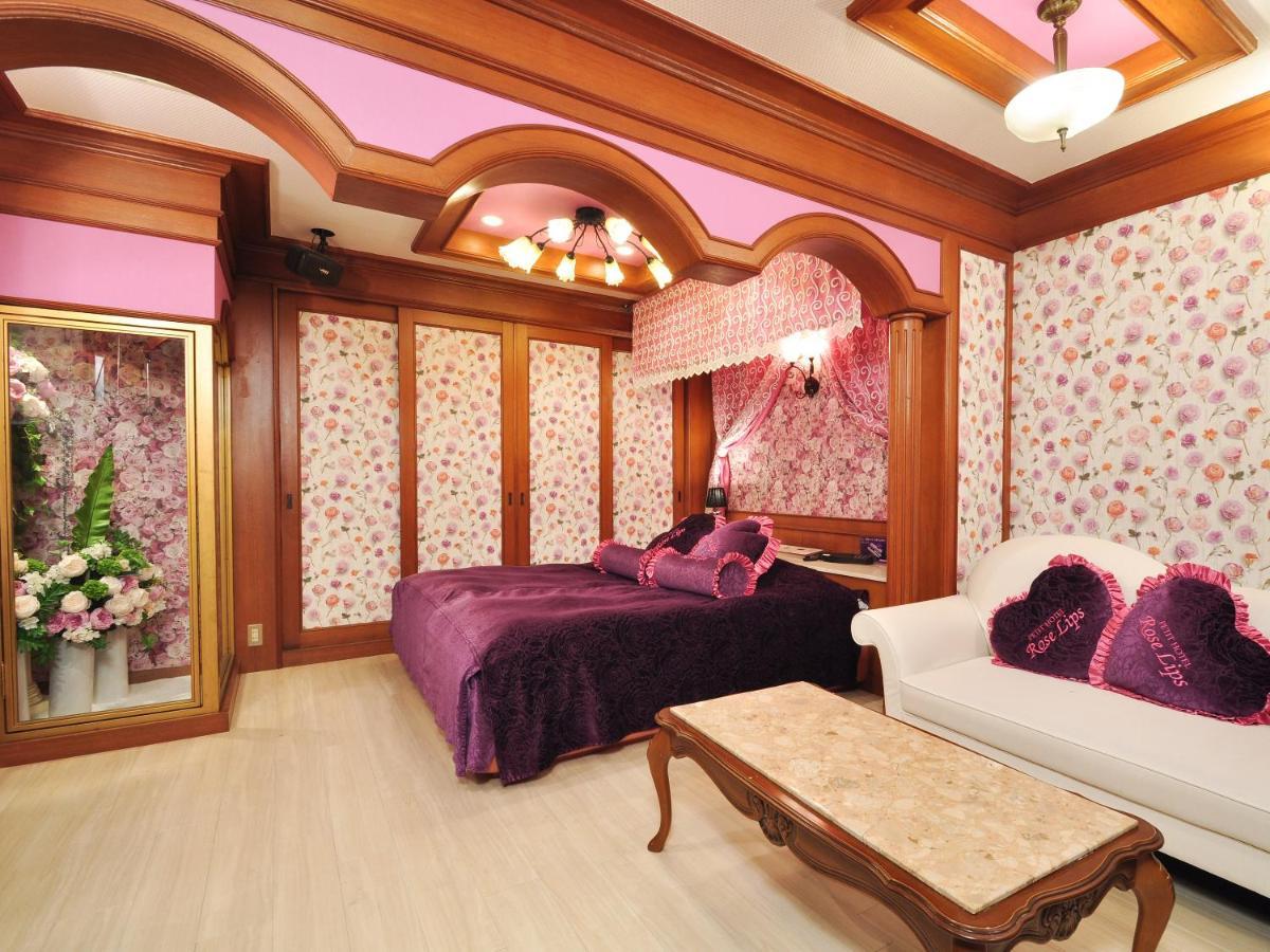 Roselips Tsuruhashi ローズリップス鶴橋 Hotel โอซาก้า ภายนอก รูปภาพ