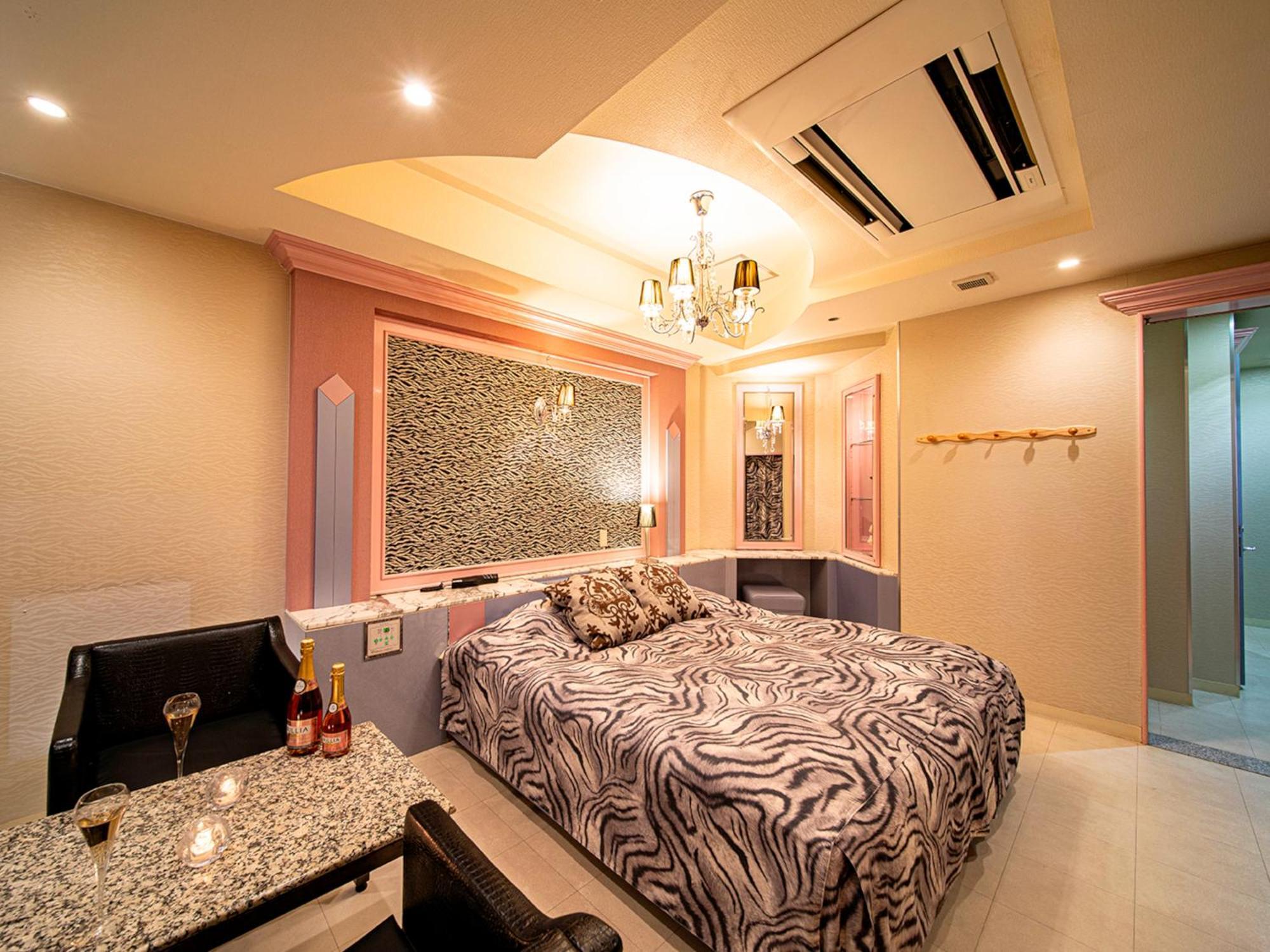 Roselips Tsuruhashi ローズリップス鶴橋 Hotel โอซาก้า ภายนอก รูปภาพ