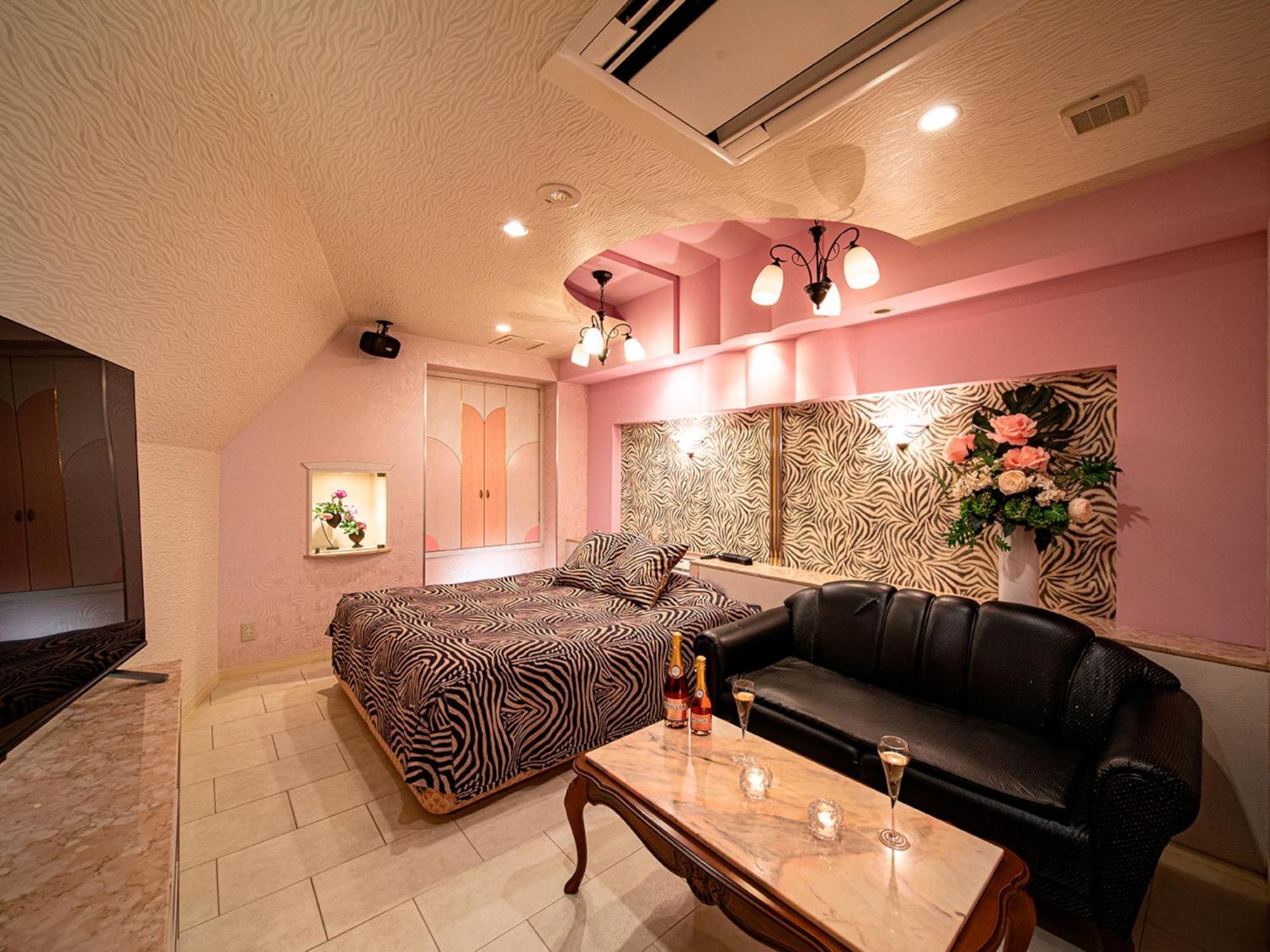 Roselips Tsuruhashi ローズリップス鶴橋 Hotel โอซาก้า ภายนอก รูปภาพ