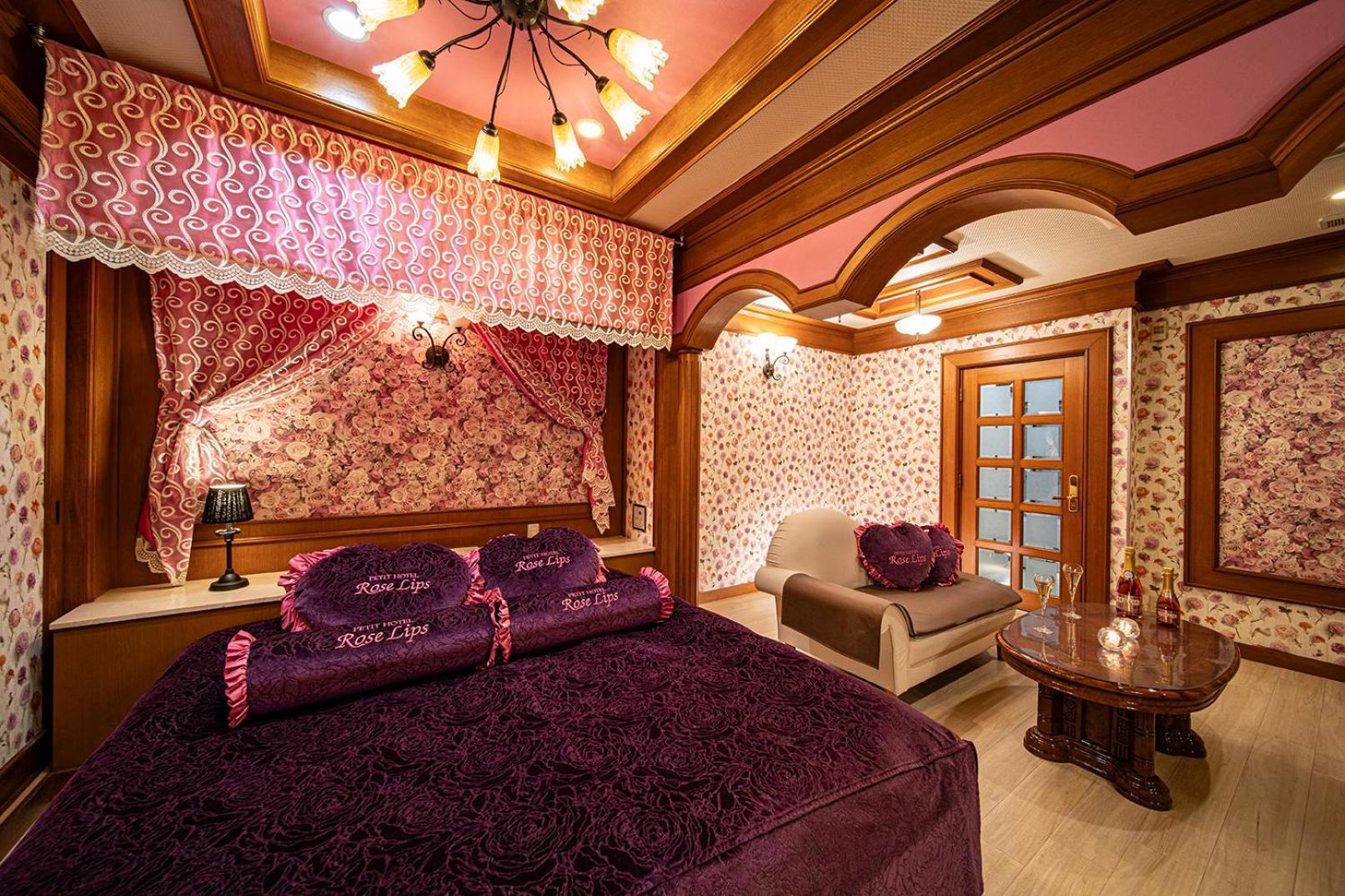 Roselips Tsuruhashi ローズリップス鶴橋 Hotel โอซาก้า ภายนอก รูปภาพ